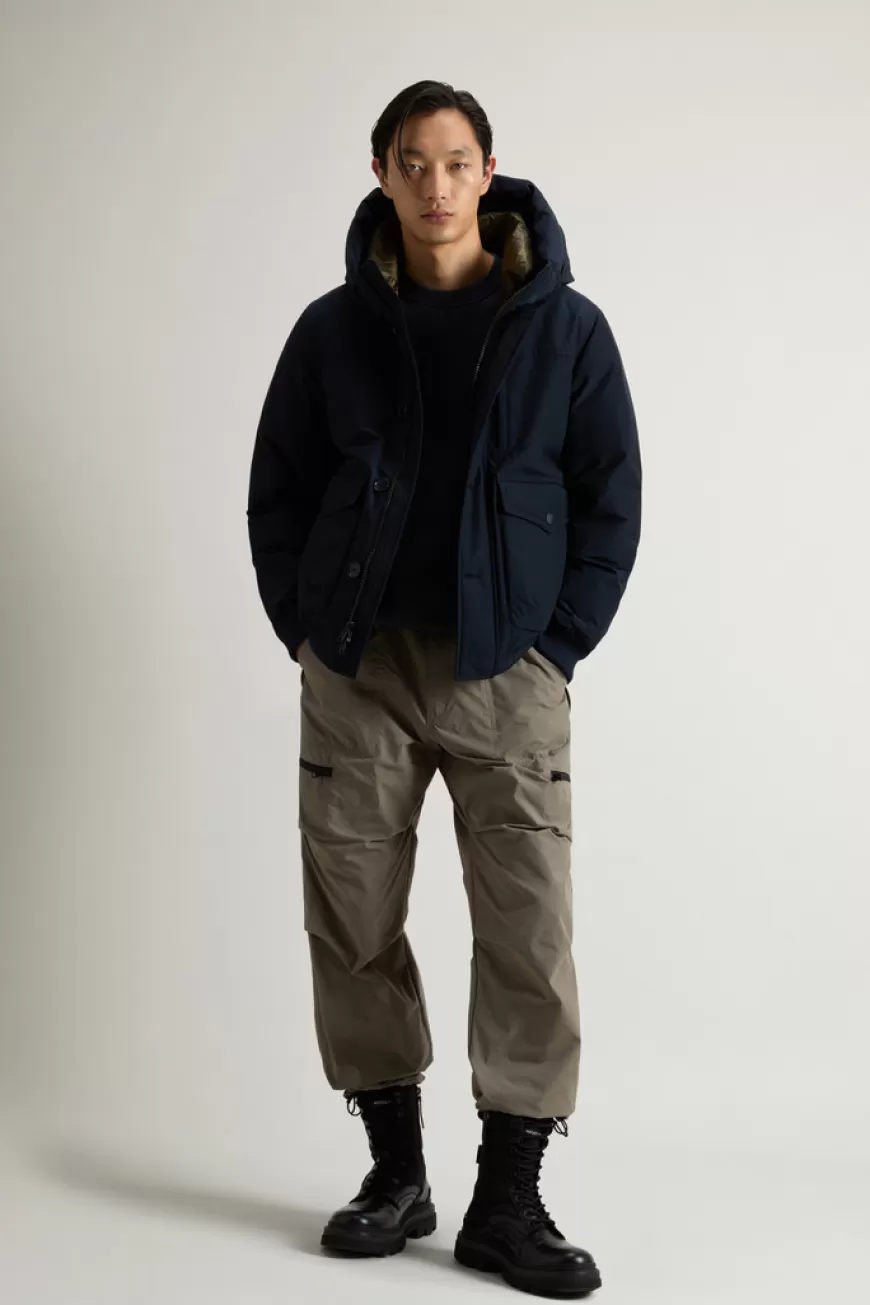 Bomberjacke aus Ramar Cloth mit Kapuze>Woolrich Store