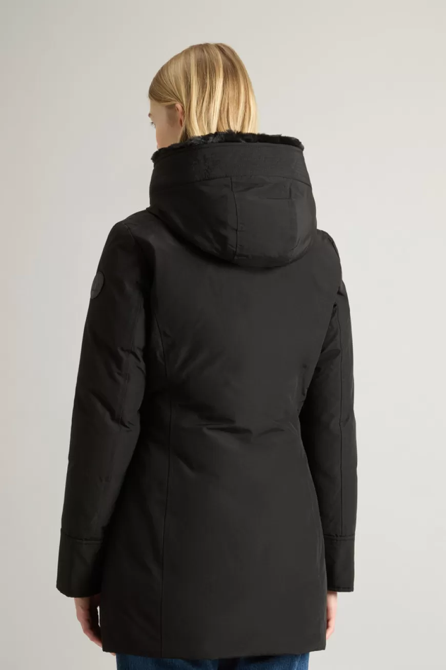 Boulder Parka mit Kapuze und abnehmbarem Pelzimitat-Besatz aus Ramar Cloth>Woolrich Fashion