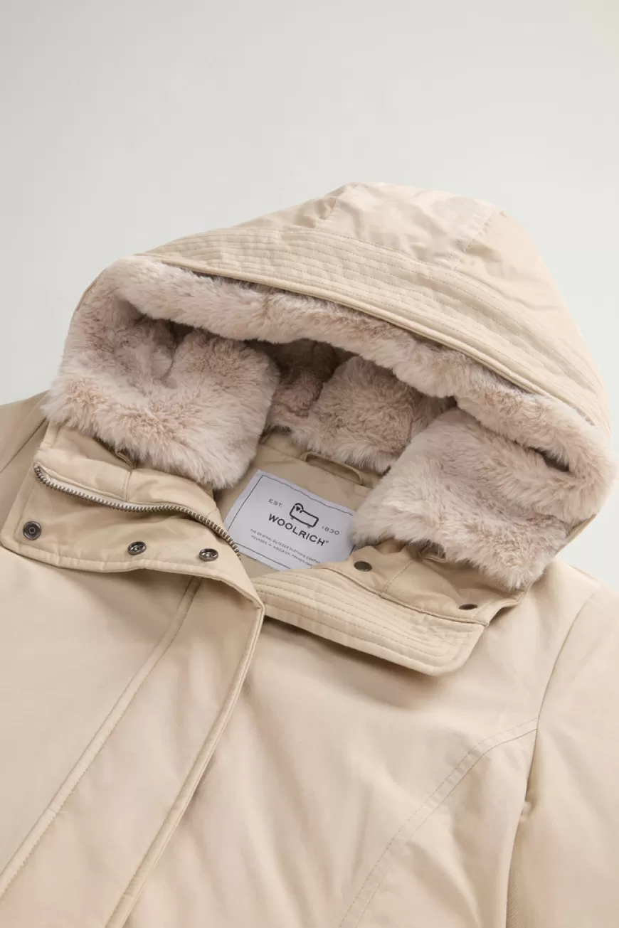Boulder Parka mit Kapuze und abnehmbarem Pelzimitat-Besatz aus Ramar Cloth>Woolrich Discount
