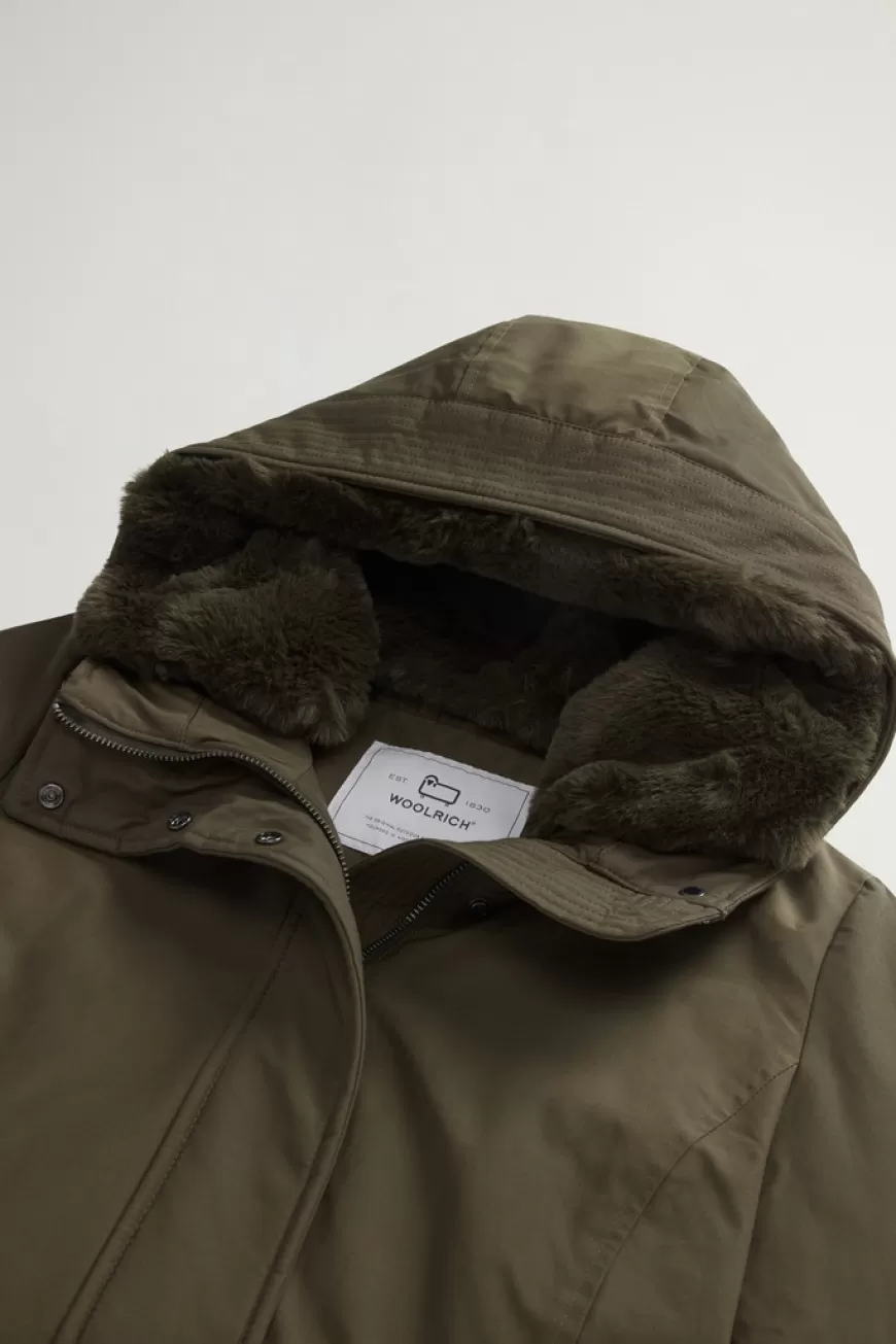 Boulder Parka mit Kapuze und abnehmbarem Pelzimitat-Besatz aus Ramar Cloth>Woolrich Cheap