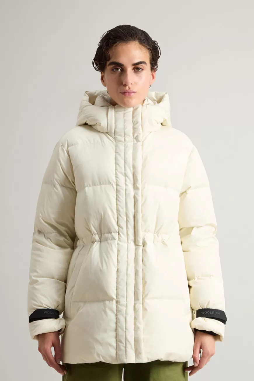 Daunenjacke Alsea aus Stretchnylon mit abnehmbarer Kapuze>Woolrich Fashion