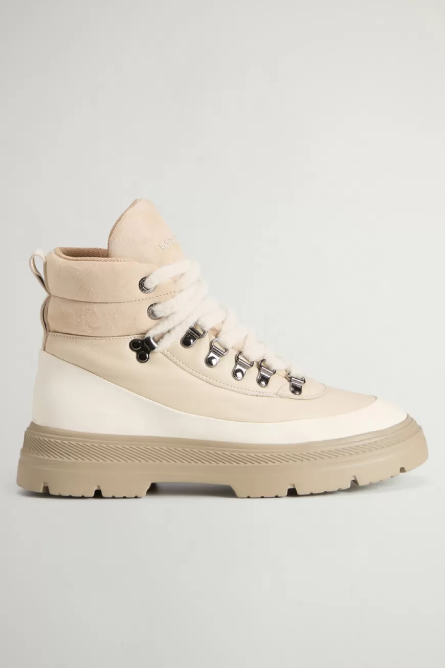 Doughy Military Boots>Woolrich Hot