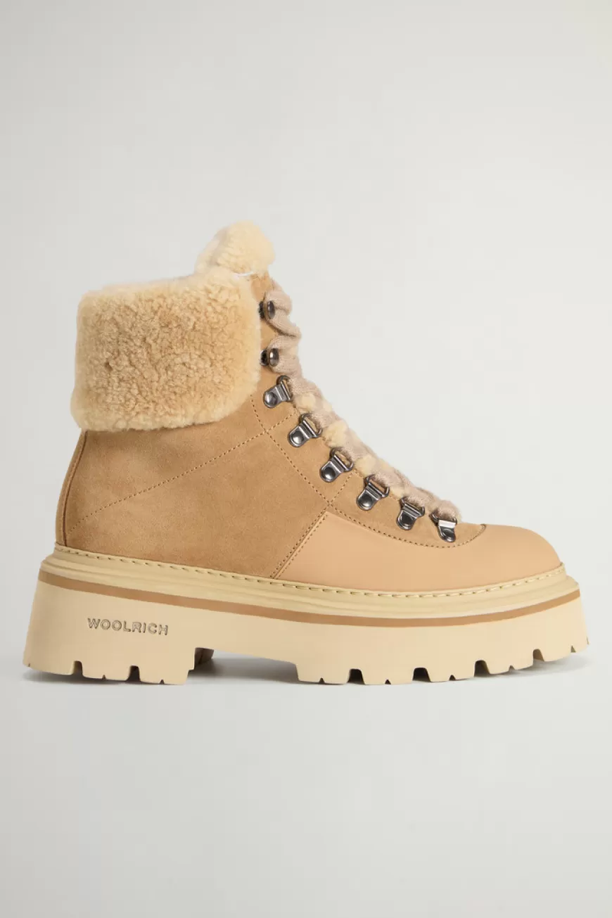 Hiking Logger Schnürboots aus Veloursleder mit Futter aus Schafsfell>Woolrich Shop