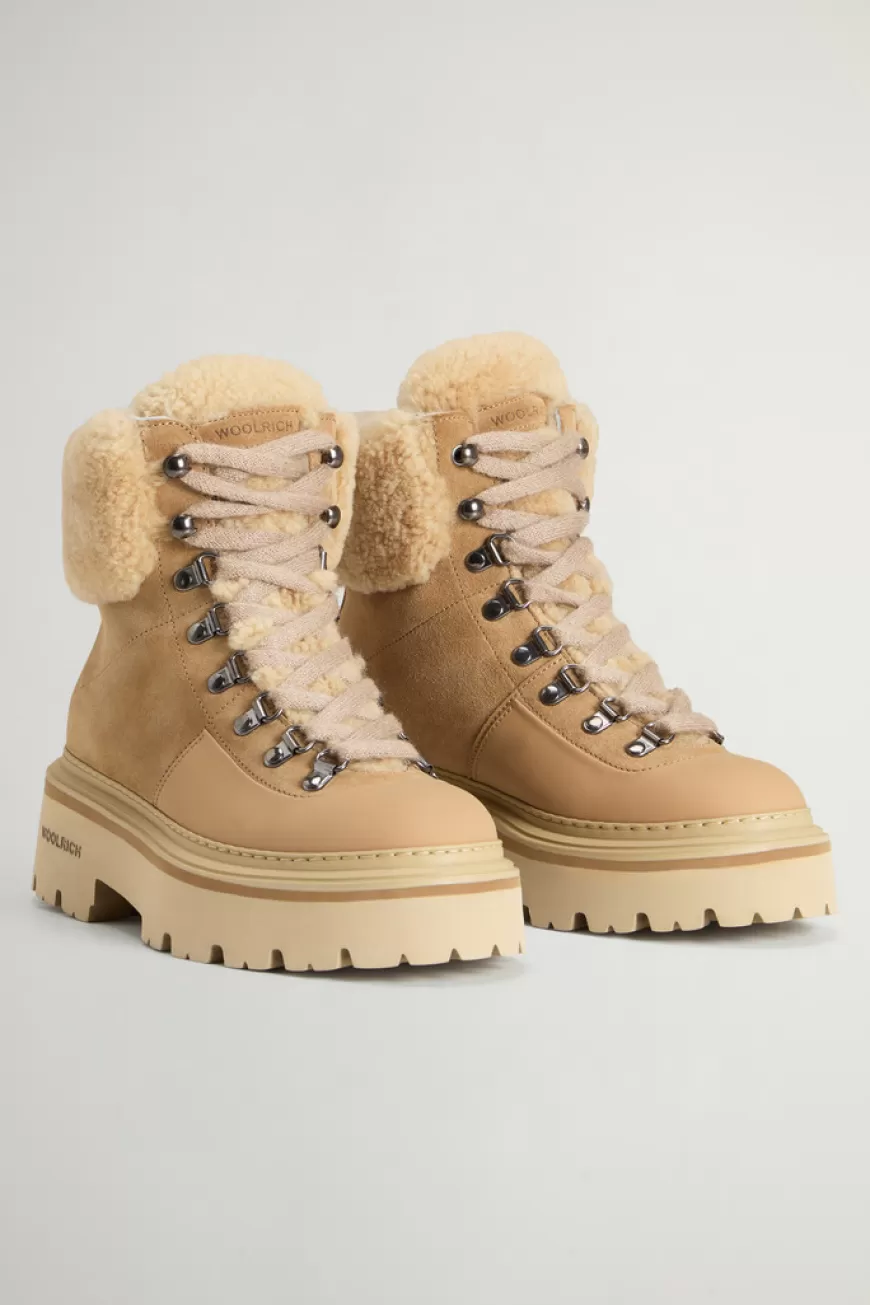 Hiking Logger Schnürboots aus Veloursleder mit Futter aus Schafsfell>Woolrich Shop