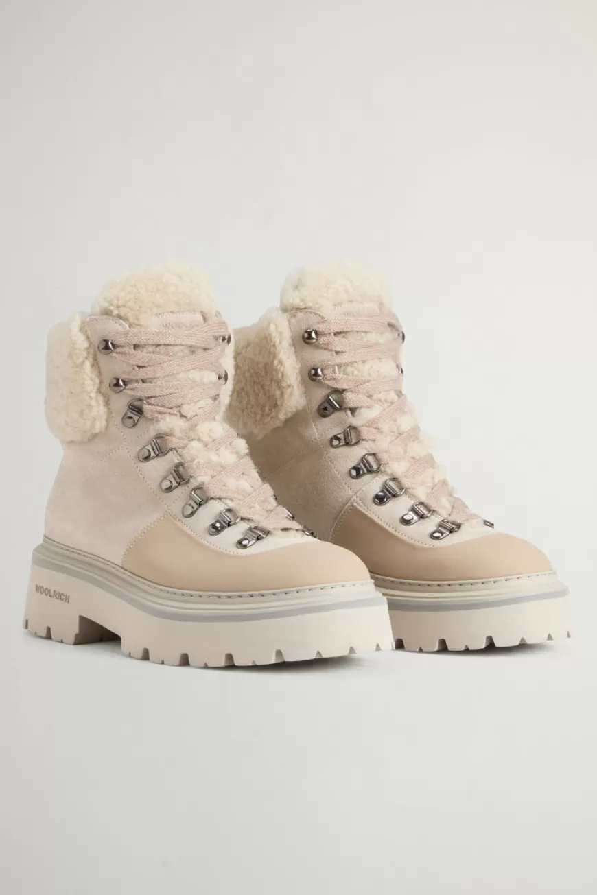 Hiking Logger Schnürboots aus Veloursleder mit Futter aus Schafsfell>Woolrich Fashion
