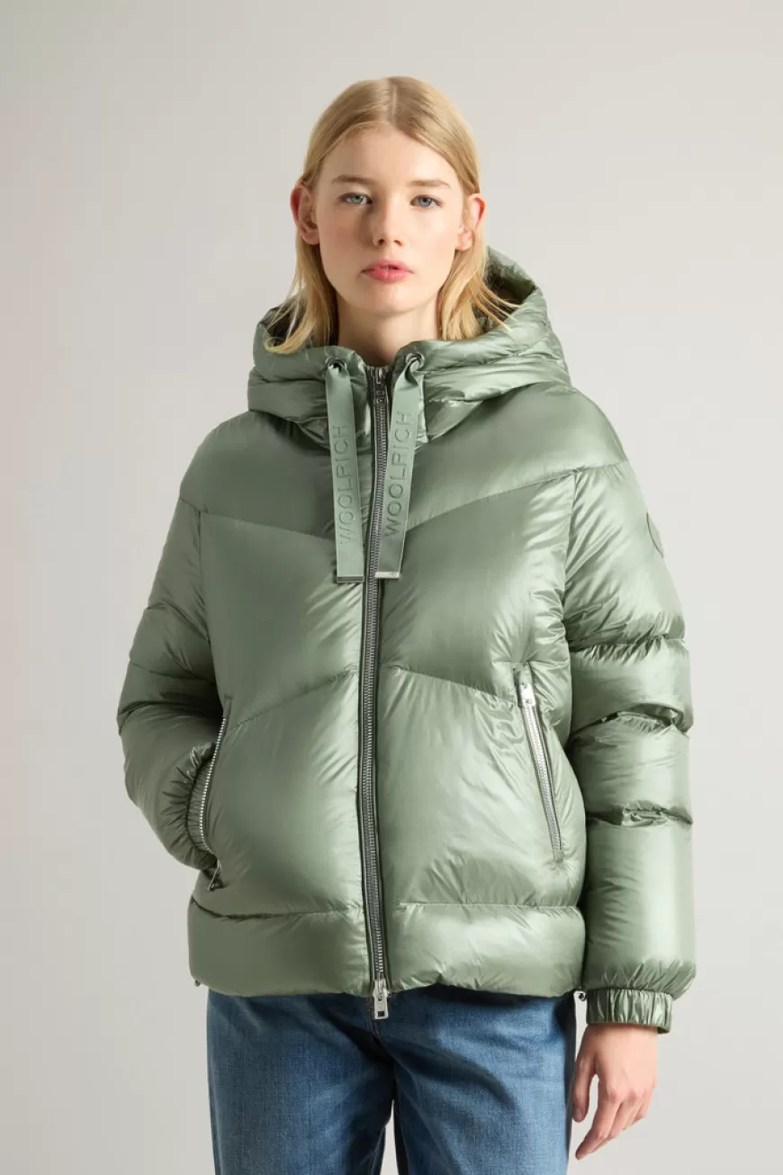 Kurze Aliquippa Daunenjacke aus glänzendem Nylon>Woolrich Hot
