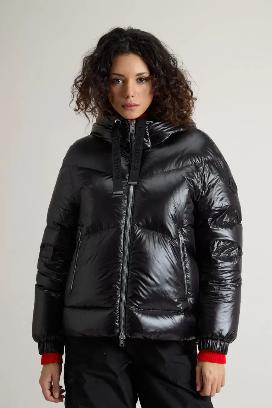 Kurze Aliquippa Daunenjacke aus glänzendem Nylon>Woolrich Discount