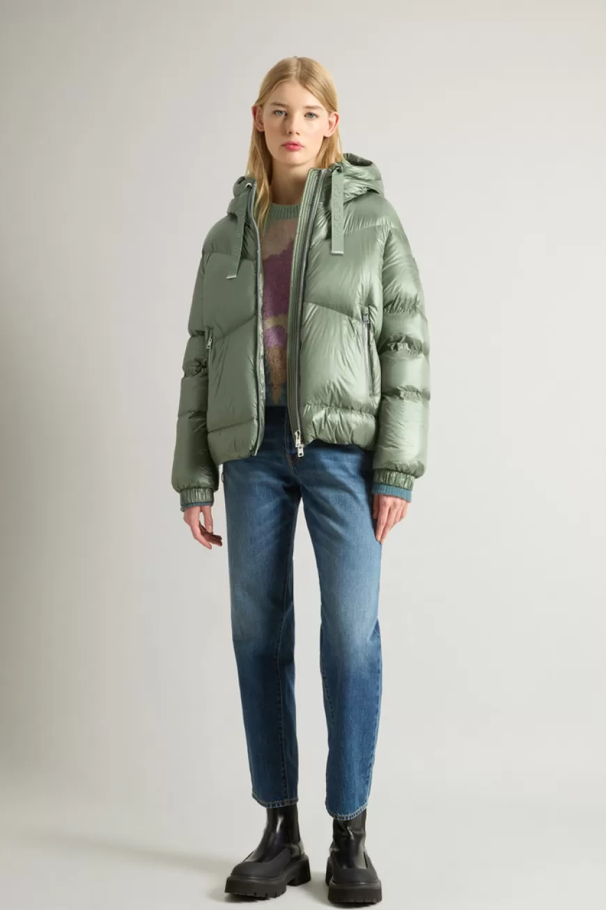 Kurze Aliquippa Daunenjacke aus glänzendem Nylon>Woolrich Hot