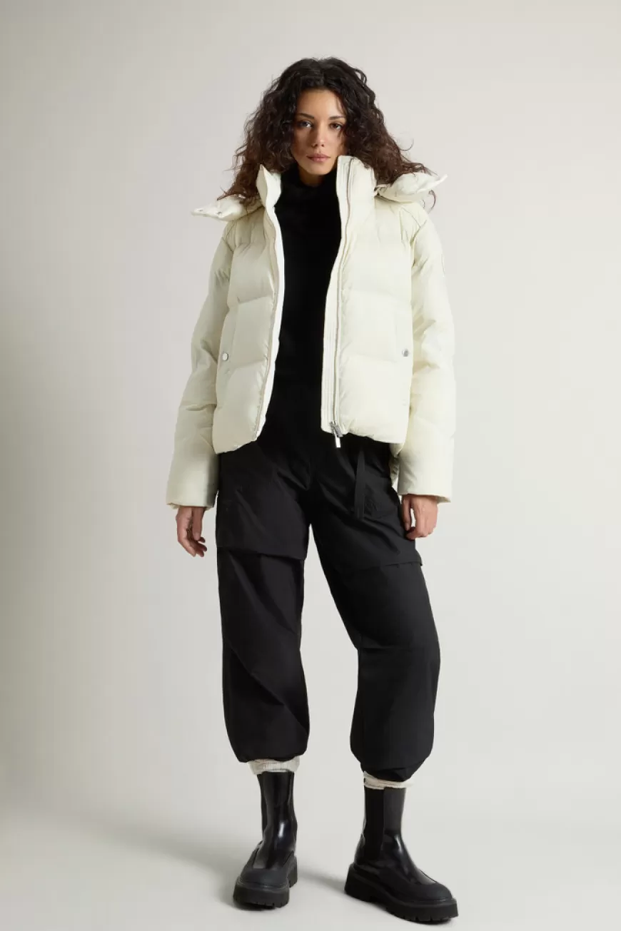 Kurze Alsea Daunenjacke aus Stretch-Nylon mit abnehmbarer Kapuze>Woolrich New