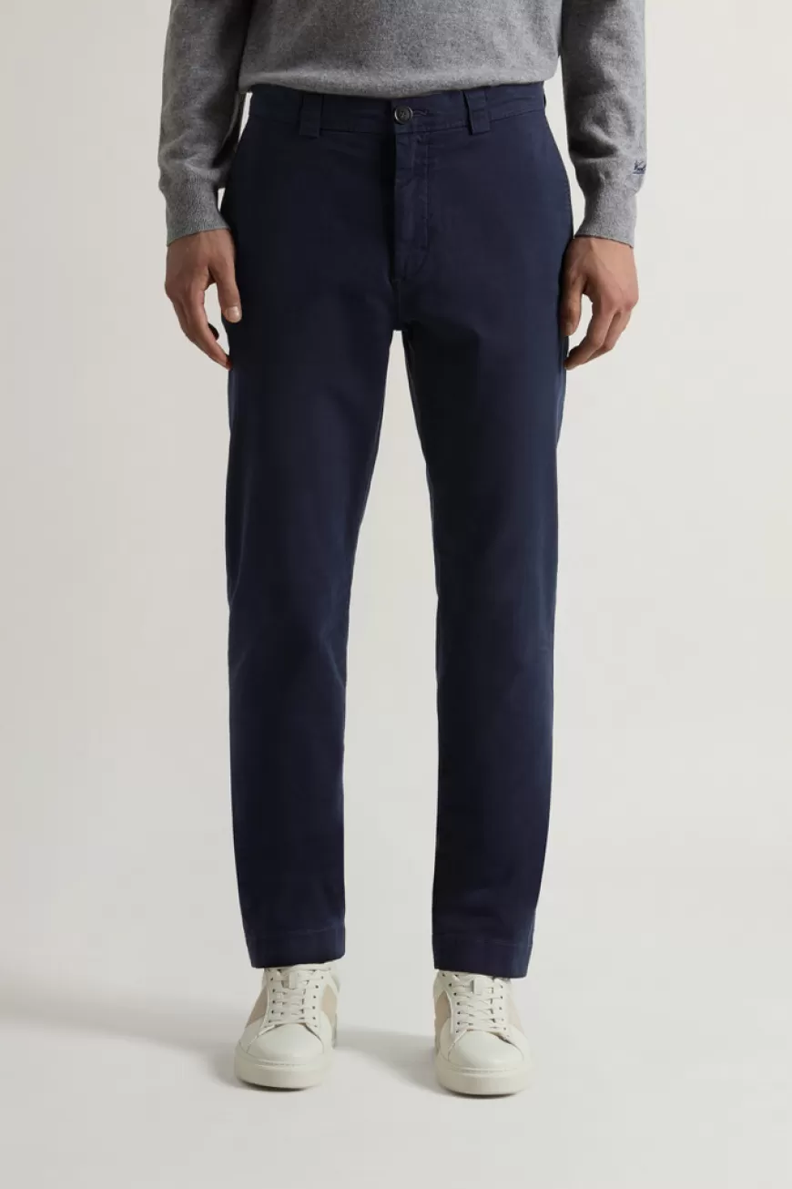 Stückgefärbte Chinohose aus Stretch-Baumwolltwill>Woolrich Best