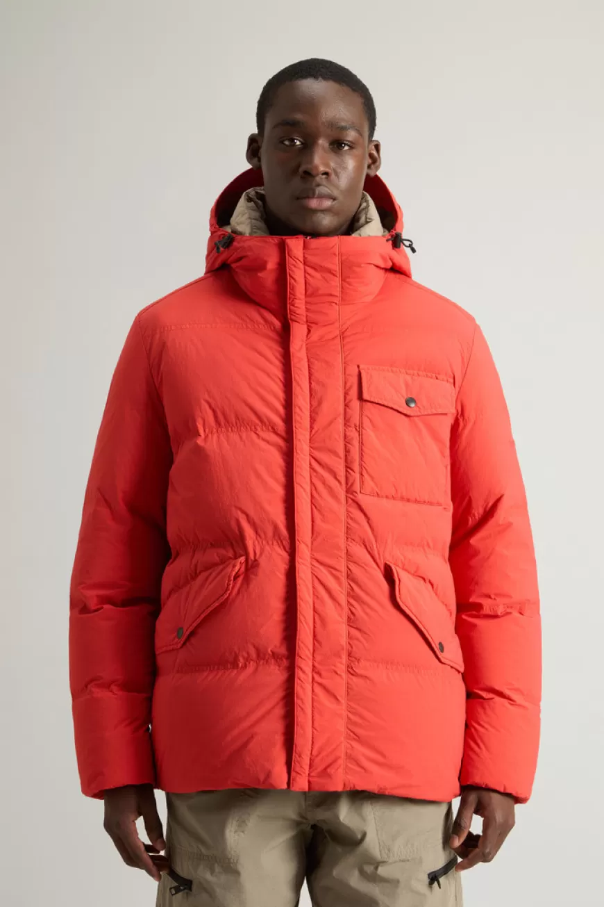Stückgefärbte Daunenjacke aus Nylon mit Kapuze>Woolrich Online