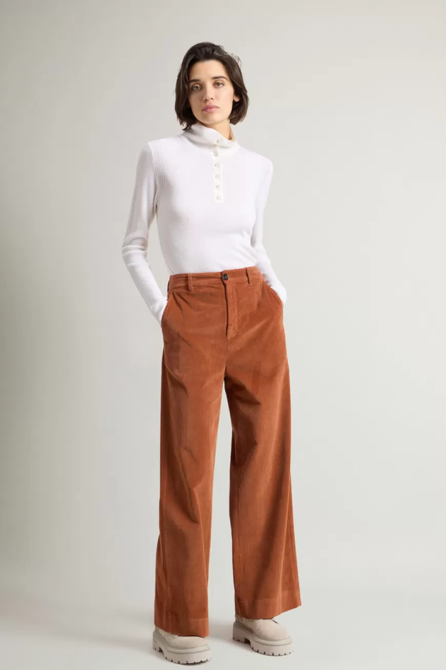 Stückgefärbte Hose aus Cordsamt>Woolrich Flash Sale