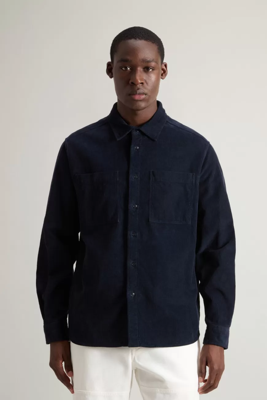 Stückgefärbtes Overshirt aus Cordsamt>Woolrich Shop