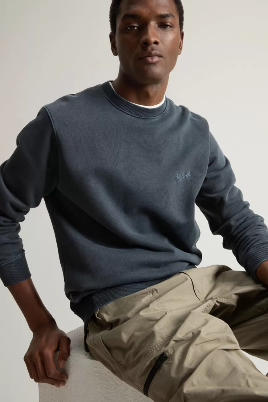 Stückgefärbtes Sweatshirt mit Rundhalsausschnitt aus reiner Baumwolle mit aufgesticktem Logo>Woolrich Shop