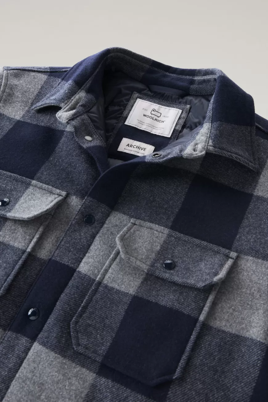 Wattiertes Alaskan Overshirt aus recycelter, italienischer Wollmischung>Woolrich Shop